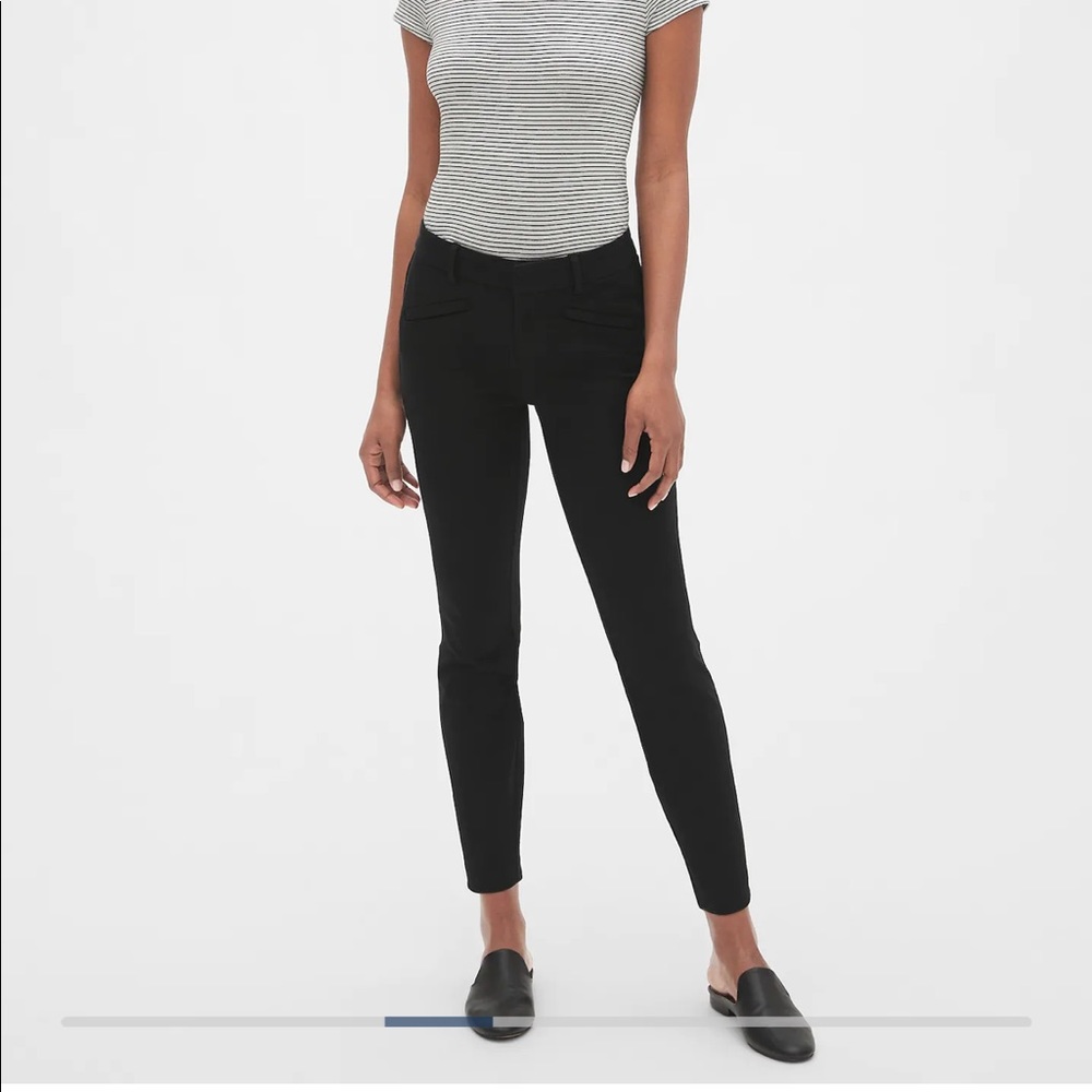 SOLD Gap Curvy Signature Crop